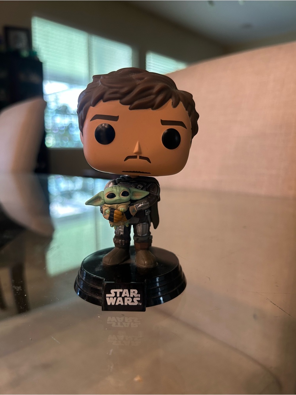 Funko Pop! Star Wars: The Mandalorian - Mando Holding Grogu (Unmasked) #461